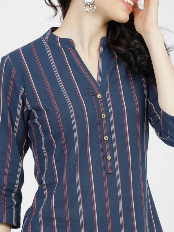  Vishudh Women Navy Blue Striped Straight Kurtas