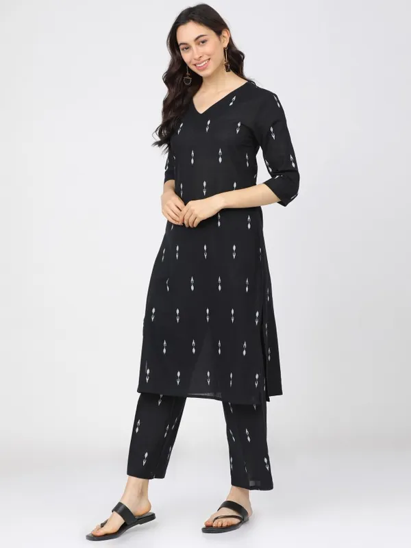  Vishudh Women Black Printed Kurta Sets