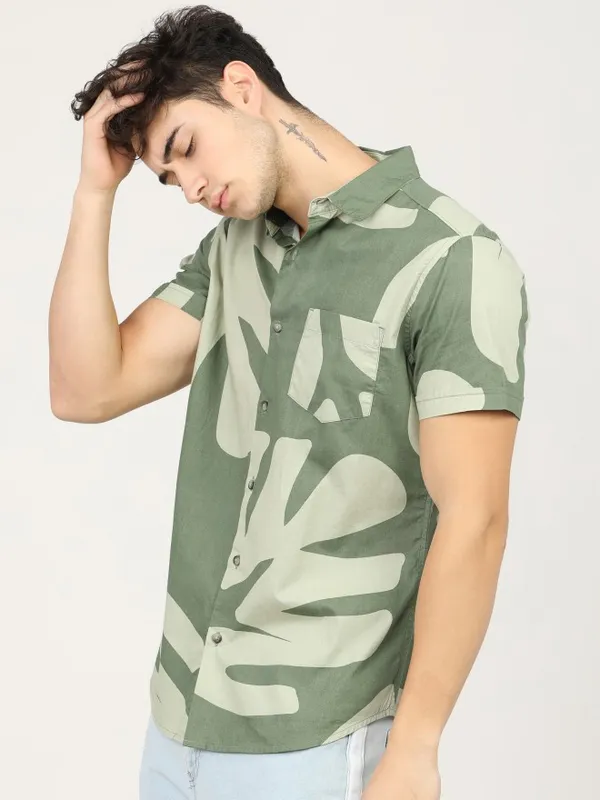  Highlander Men Green Printed Slim Fit Casual Shirts