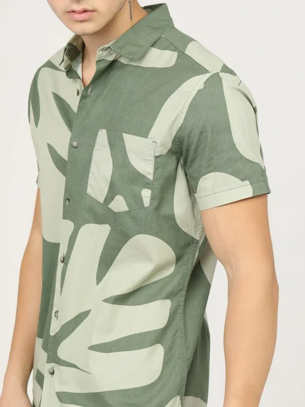  Highlander Men Green Printed Slim Fit Casual Shirts