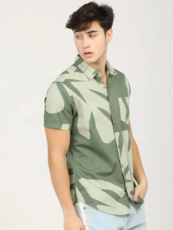  Highlander Men Green Printed Slim Fit Casual Shirts