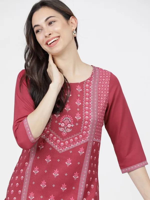  Ketch Women Magenta Printed Straight Kurtas