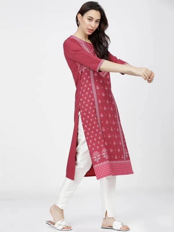  Ketch Women Magenta Printed Straight Kurtas