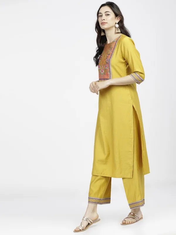  Vishudh Women Yellow Printed Kurta Sets