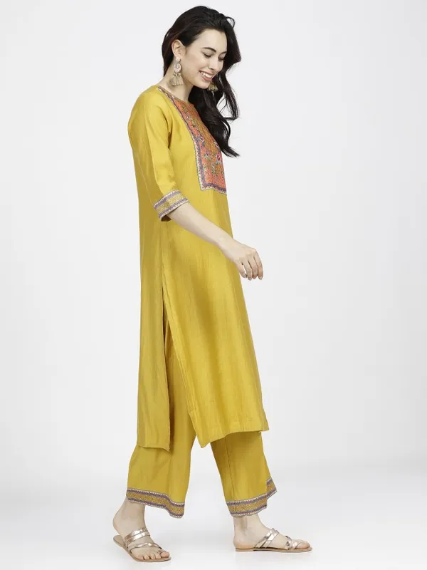  Vishudh Women Yellow Printed Kurta Sets