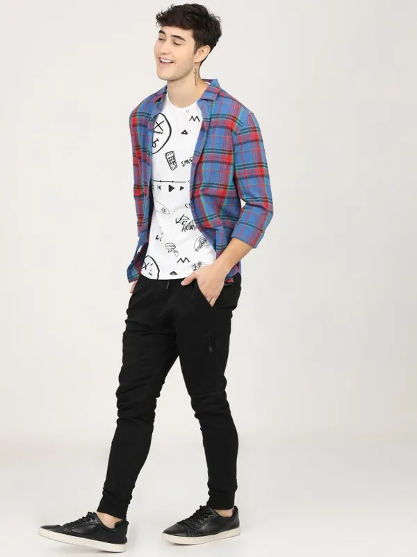 Highlander Men Blue Checked Slim Fit Casual Shirts