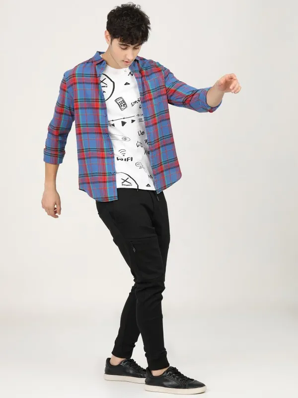  Highlander Men Blue Checked Slim Fit Casual Shirts