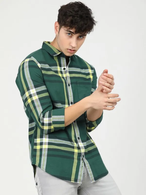  Highlander Men Green Checked Slim Fit Casual Shirts