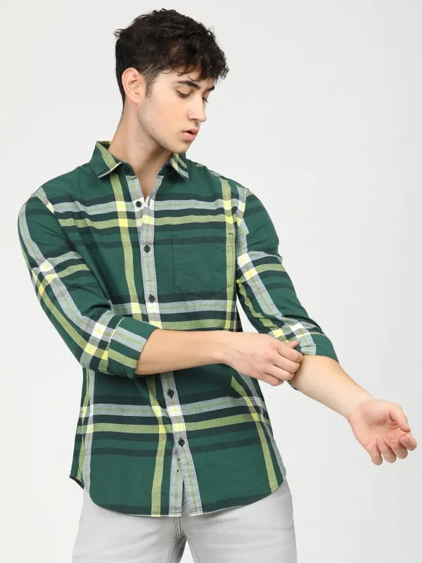  Highlander Men Green Checked Slim Fit Casual Shirts
