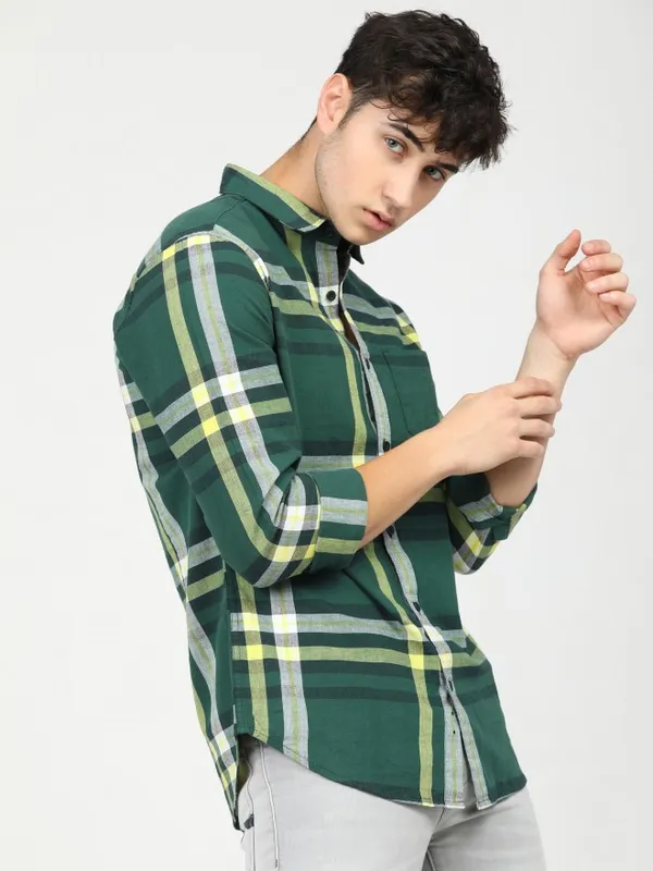  Highlander Men Green Checked Slim Fit Casual Shirts