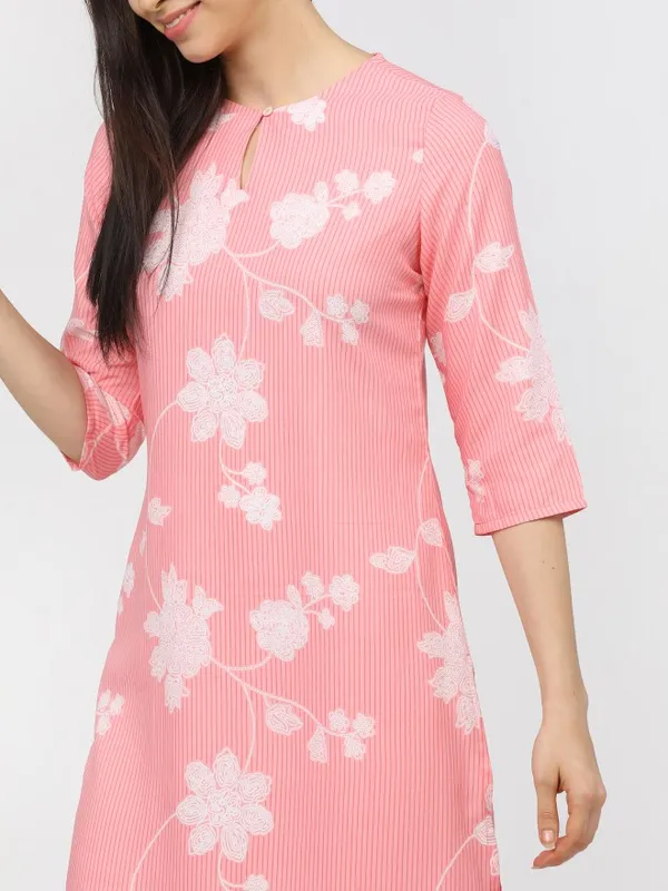  Ketch Women Pink Printed Straight Kurtas
