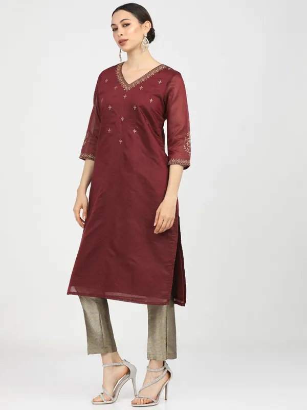  Vishudh Women Maroon Printed Straight Kurtas