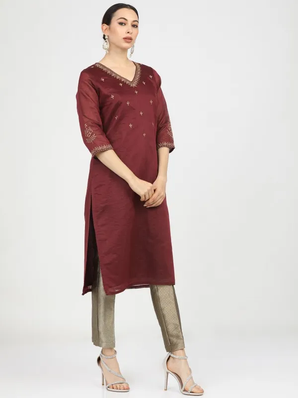  Vishudh Women Maroon Printed Straight Kurtas