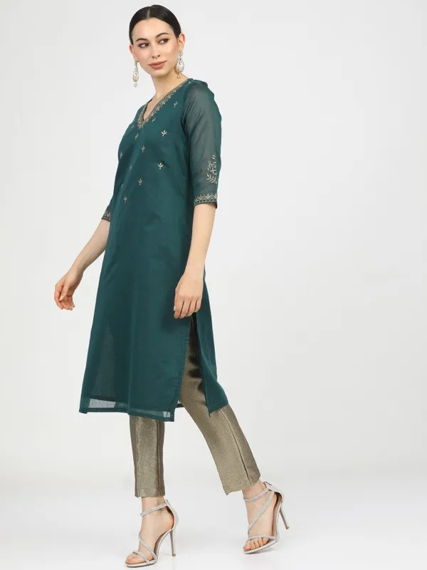  Vishudh Women Green Printed Straight Kurtas