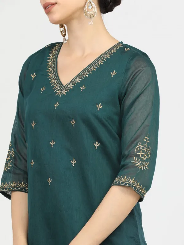  Vishudh Women Green Printed Straight Kurtas