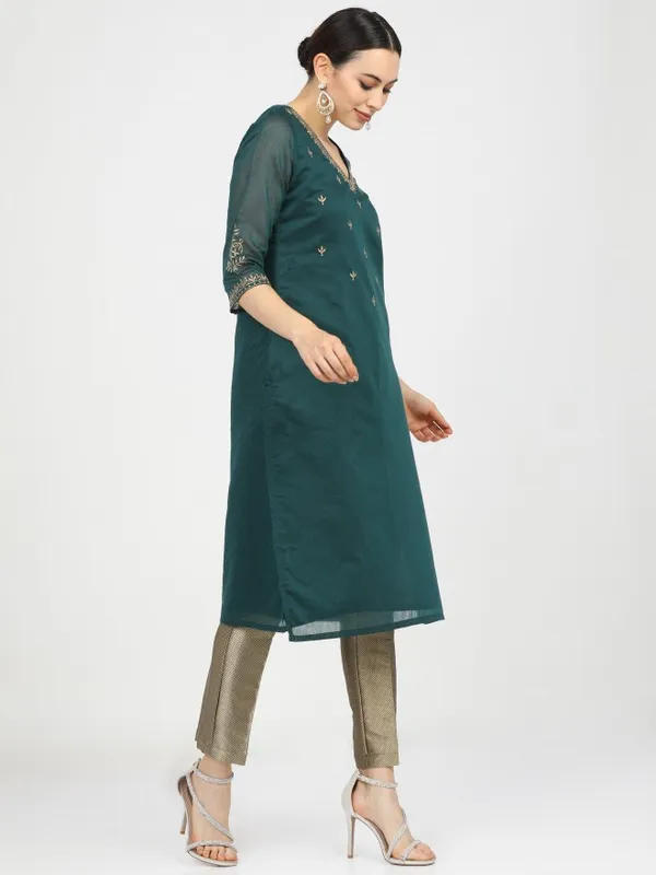  Vishudh Women Green Printed Straight Kurtas