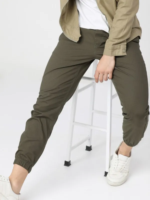  Highlander Men Olive Slim Fit Solid Casual Trousers