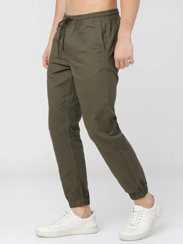  Highlander Men Olive Slim Fit Solid Casual Trousers