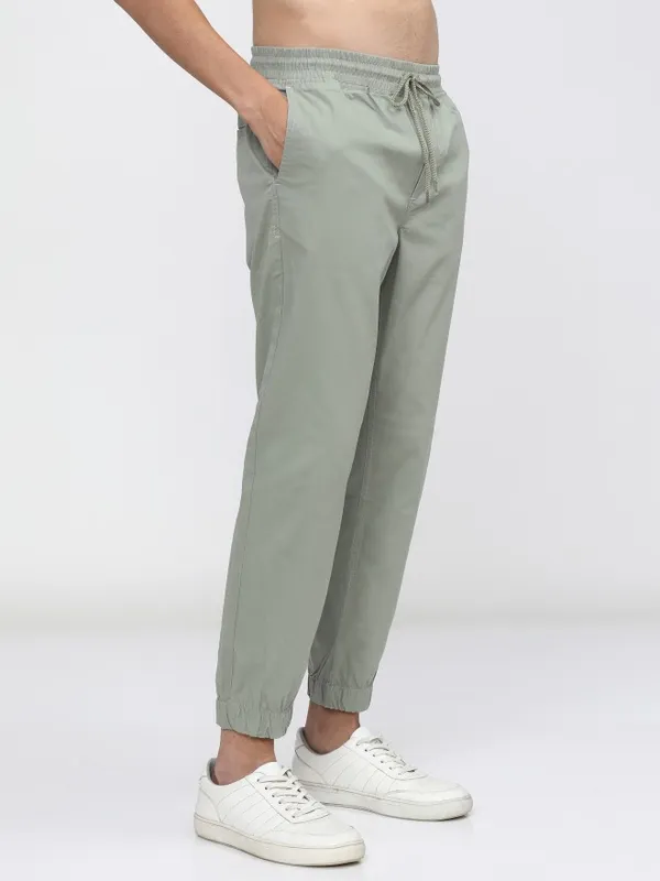  Highlander Men Green Slim Fit Solid Casual Trousers