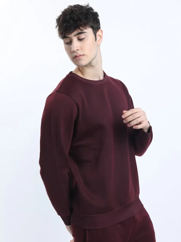  Highlander Men Red Round Neck Pullover Sweatshirts