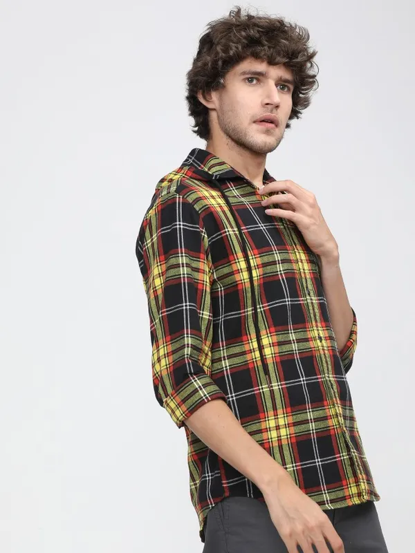  Highlander Men Black Checked Slim Fit Casual Shirts