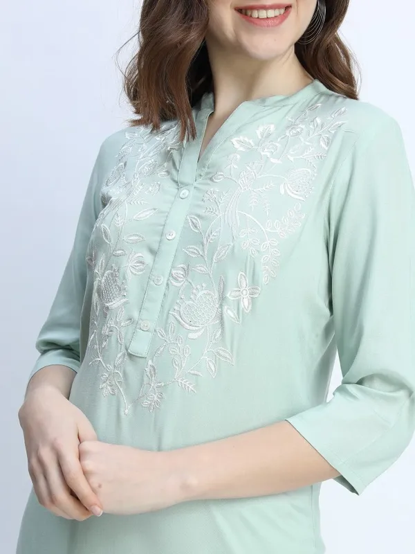  Vishudh Women Green Printed Straight Kurtas