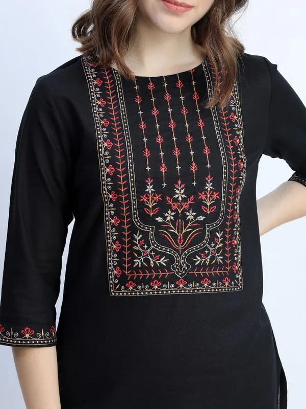  Vishudh Women Black Printed Straight Kurtas