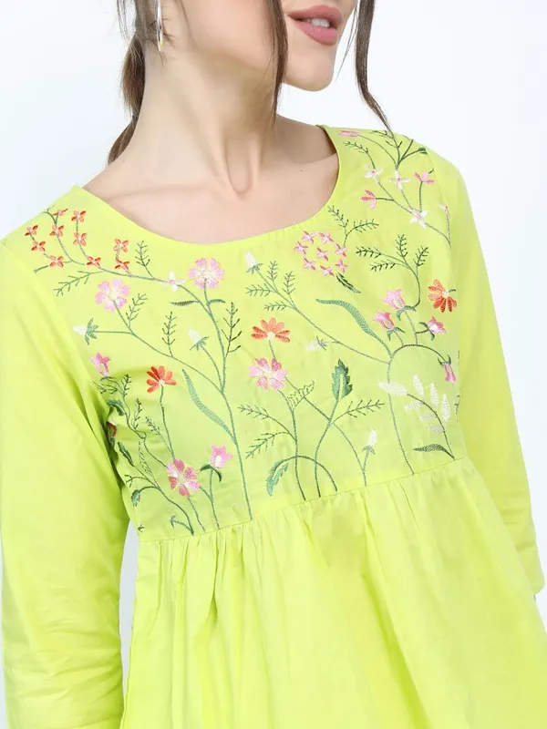  Vishudh Women Green Printed Regular Tops