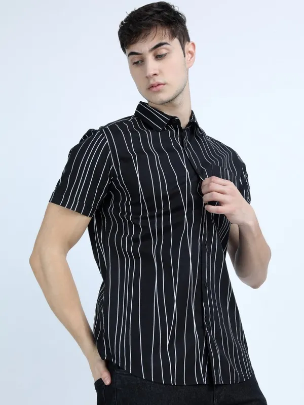  Highlander Men Black Striped Slim Fit Casual Shirts