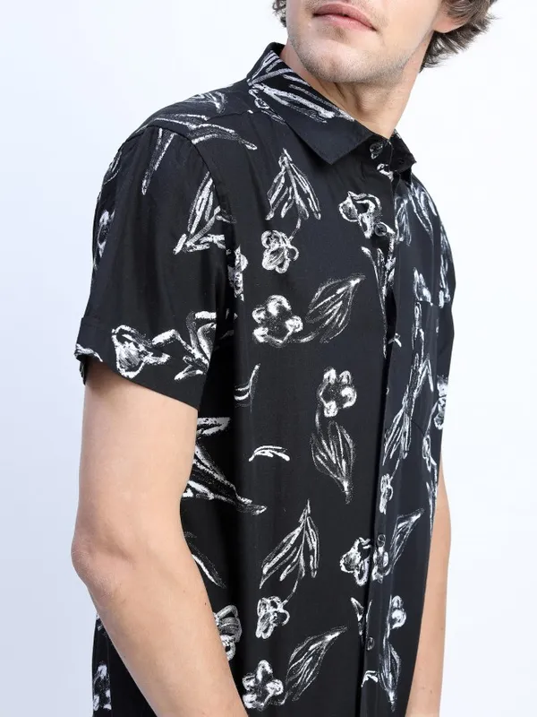  Highlander Men Black Printed Slim Fit Casual Shirts