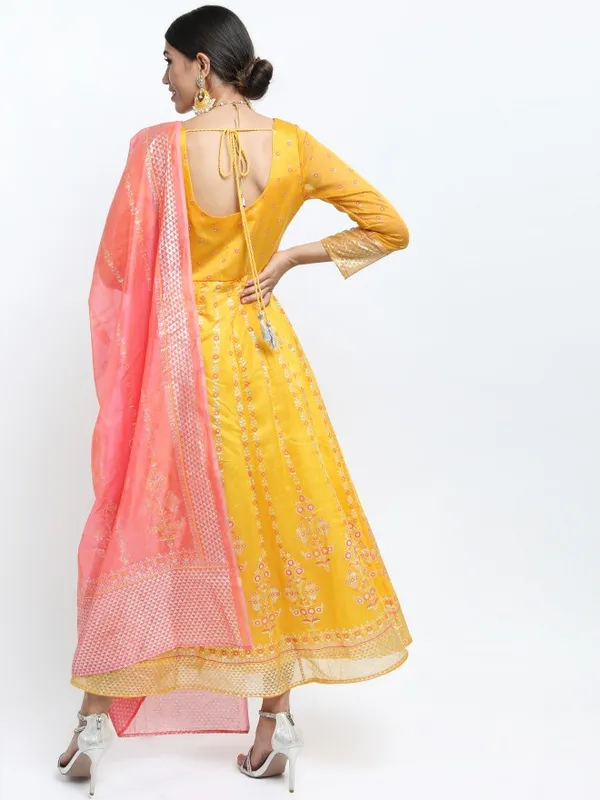  Vishudh Women Yellow Printed A-Line Ethnic Dresses
