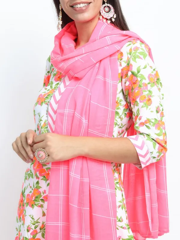  Vishudh Women Off White Printed Kurta Sets