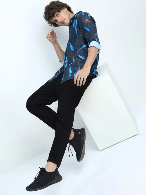 Highlander Men Navy Blue Printed Slim Fit Casual Shirt