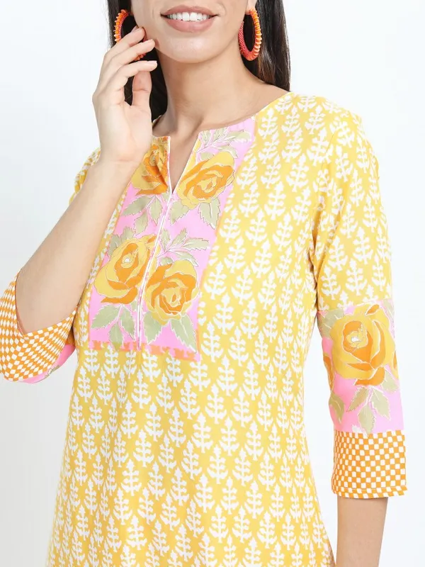  Vishudh Women Mustard Printed Kurta Sets