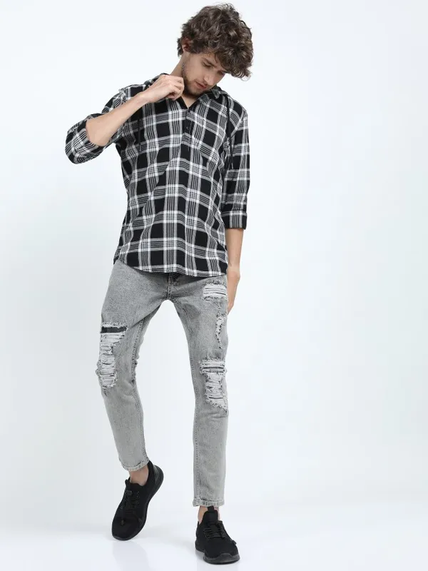  Highlander Men Grey Tapered Fit Highly Distressed Jeans