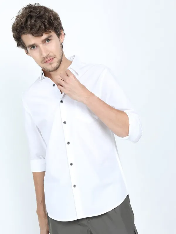  Locomotive Men White Printed Slim Fit Casual Shirts