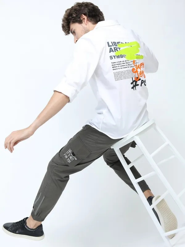  Locomotive Men White Printed Slim Fit Casual Shirts