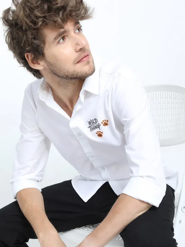  Highlander Men White Printed Slim Fit Casual Shirts