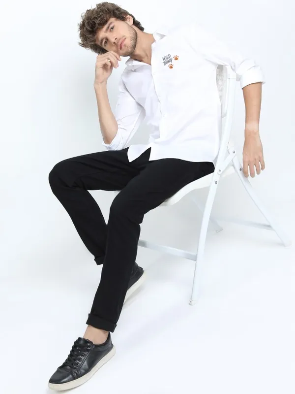  Highlander Men White Printed Slim Fit Casual Shirts