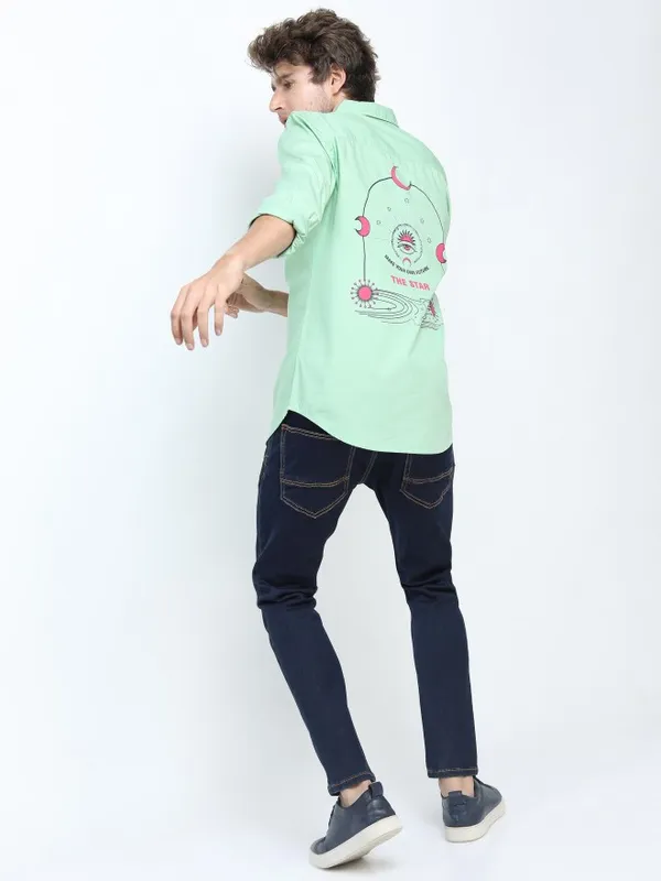  Highlander Men Green Printed Slim Fit Casual Shirts