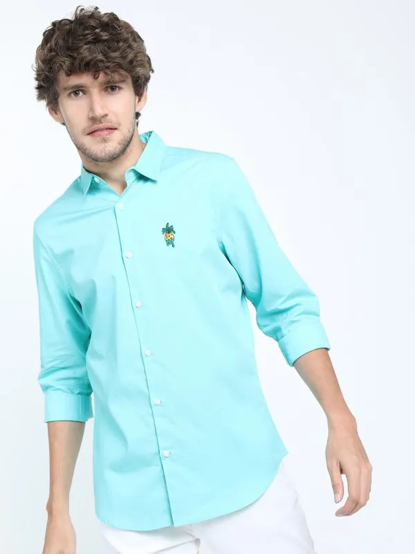  Highlander Men Blue Solid Slim Fit Casual Shirts