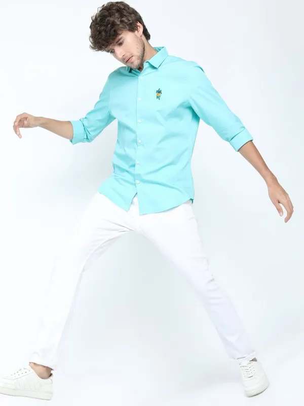  Highlander Men Blue Solid Slim Fit Casual Shirts