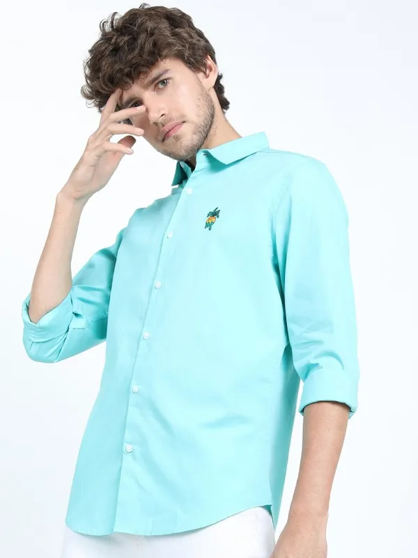  Highlander Men Blue Solid Slim Fit Casual Shirts