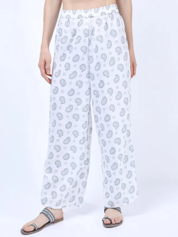  Vishudh Women Yellow Printed Kurta Sets