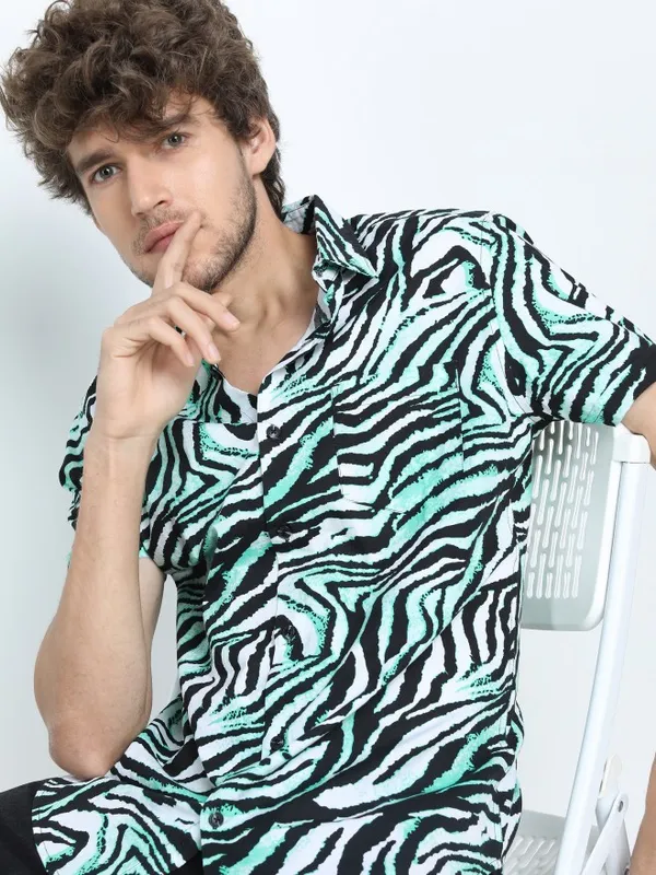  Highlander Men Black Printed Slim Fit Casual Shirts