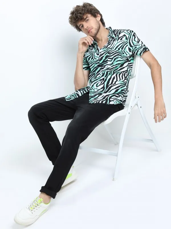  Highlander Men Black Printed Slim Fit Casual Shirts