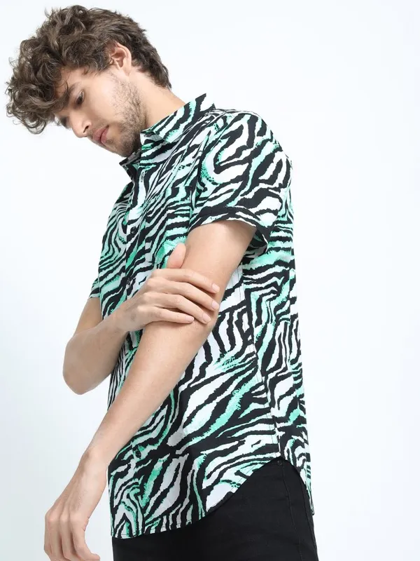  Highlander Men Black Printed Slim Fit Casual Shirts
