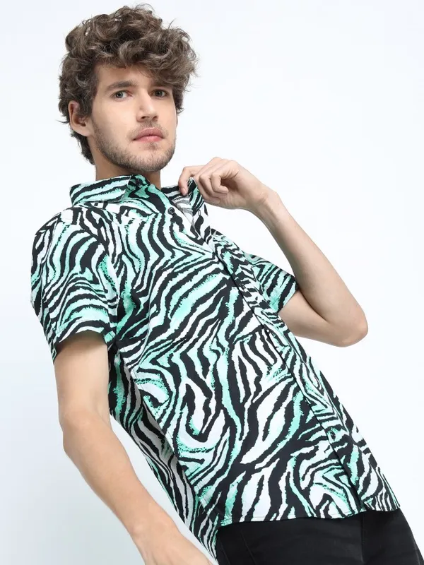  Highlander Men Black Printed Slim Fit Casual Shirts