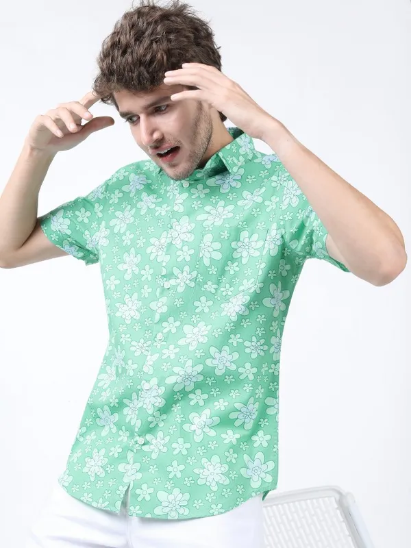 Highlander Men Green Printed Slim Fit Casual Shirts