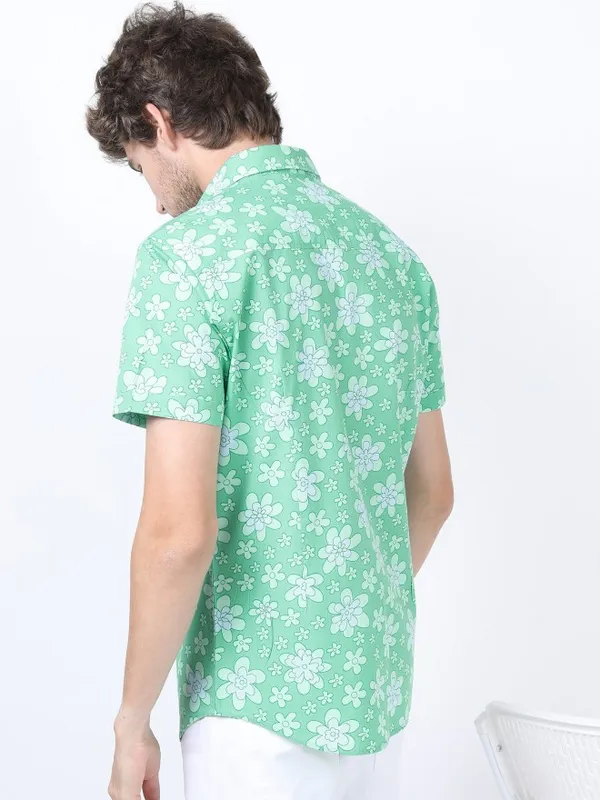  Highlander Men Green Printed Slim Fit Casual Shirts